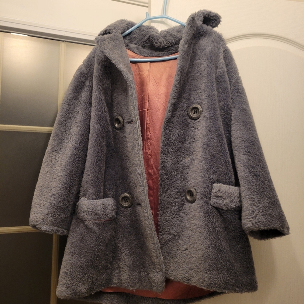 Cute faux fur grey coat, perfect for winter and fall